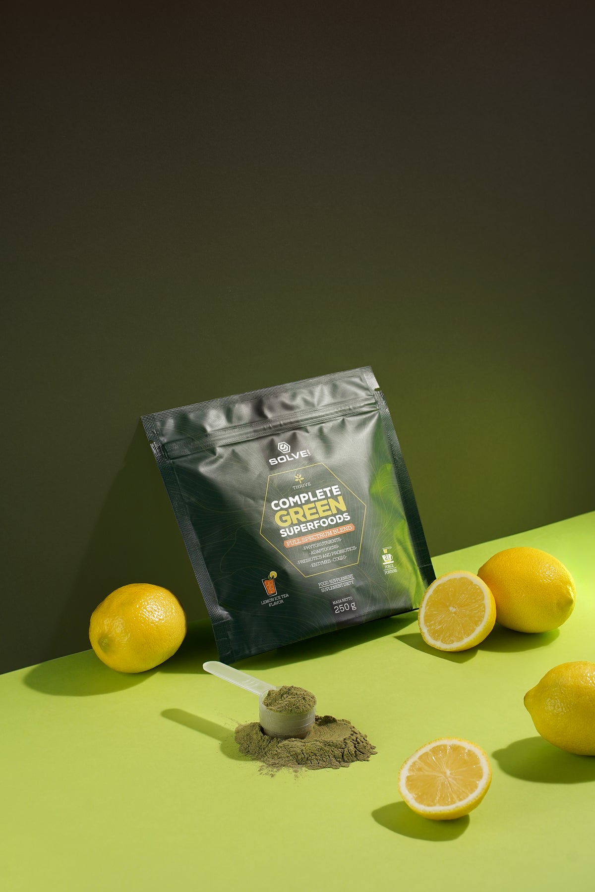 Complete Green Superfoods — opakowanie z cytrynami na zielonym tle