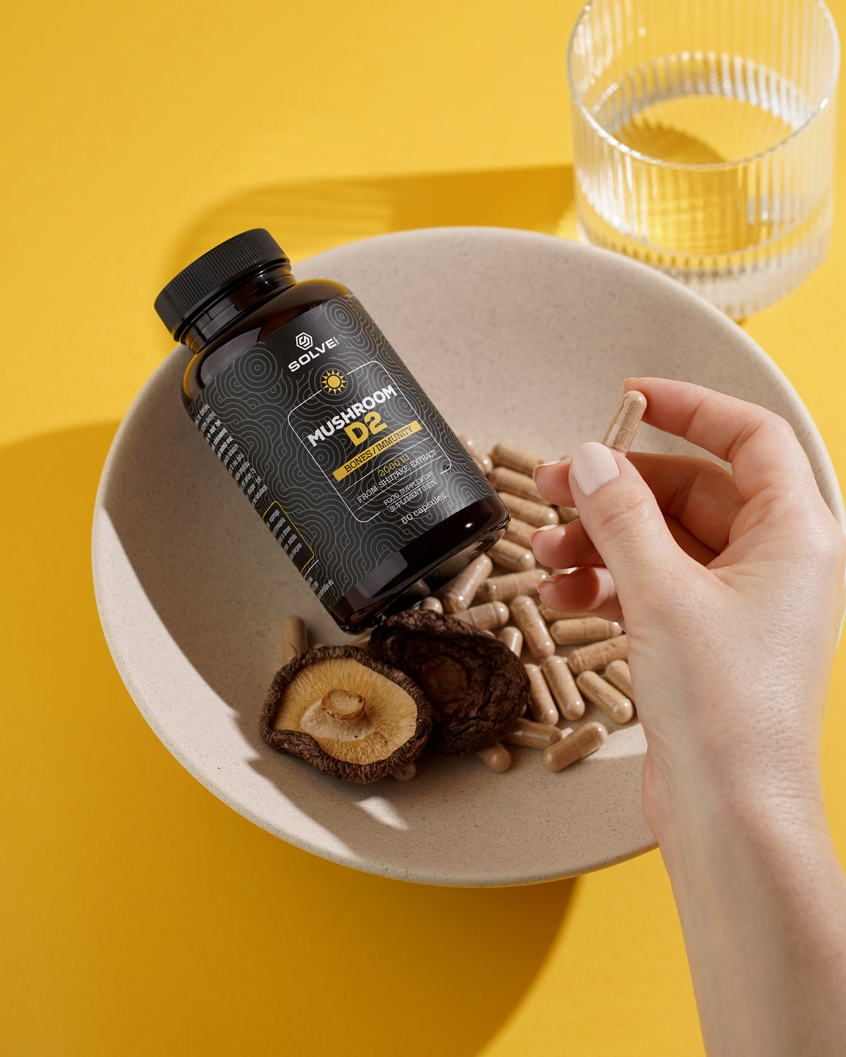 Witamina D2 z Shiitake — codzienna suplementacja ze szklanką wody