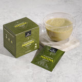 Mushroom Matcha — opakowanie i filiżanka napoju