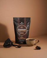 Mushroom Coffee Chaga + Ashwagandha — aktualne opakowanie, zdjęcie lifestyle 2